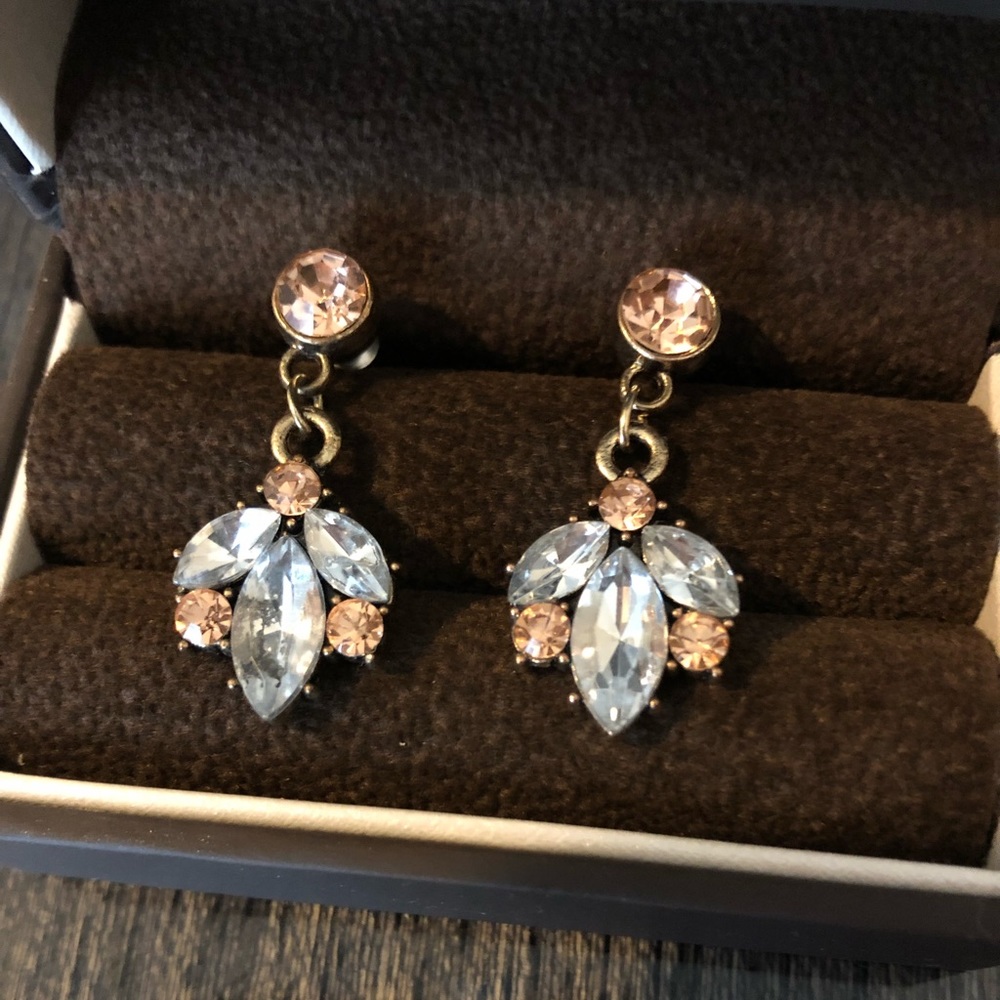 Dangle studs